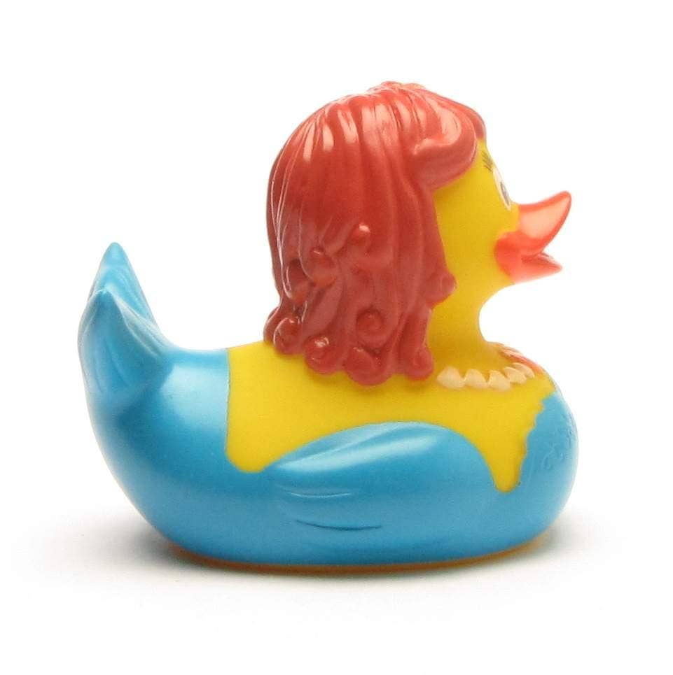 Vista trasera de pato de goma sirena con cola azul y cabello rojo