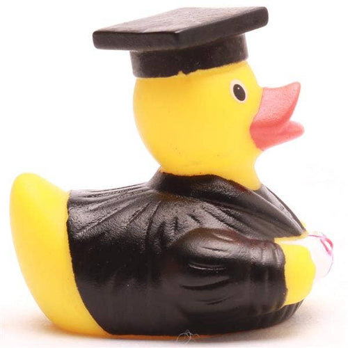 Mini pato de goma académico con birrete, toga y diploma vista lateral
