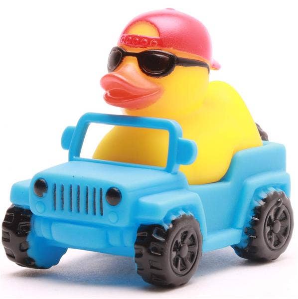 Mini pato de goma conduciendo un Jeep azul visto de perfil
