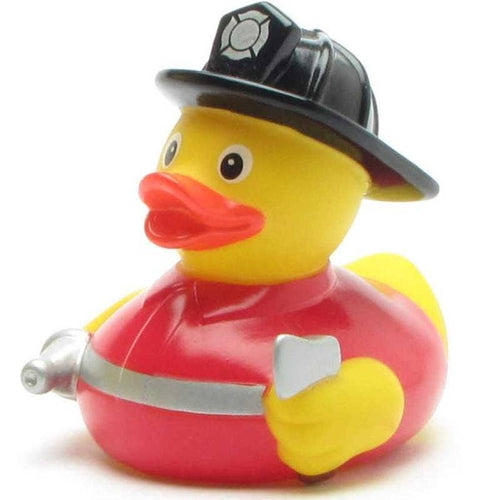 Patito de goma bombero con casco, manguera y hacha vista frontal izquierda