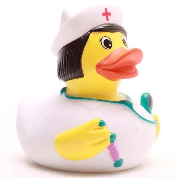 Patito de goma enfermera con estetoscopio y jeringa vista frontal derecha