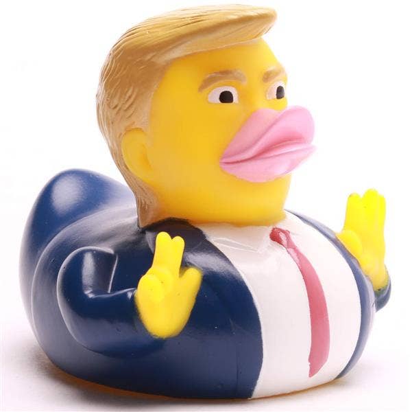 Patito de goma estilo presidente con traje azul vista frontal derecha