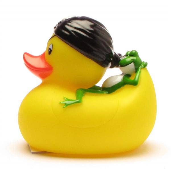 Parte trasera pato pirata con rana